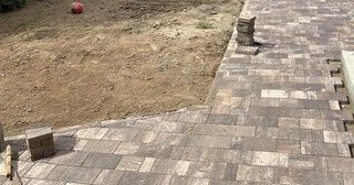 Профессиональная укладка тротуарной плитки на клей в Каменске-Уральском в октябре