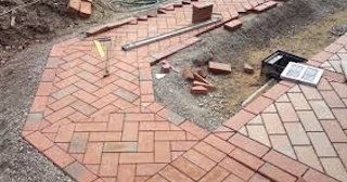 Укладка тротуарной плитки в Каменске-Уральском в октябре