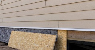 Эффективная отделка цоколя свайного фундамента в Каменске-Уральском в октябре